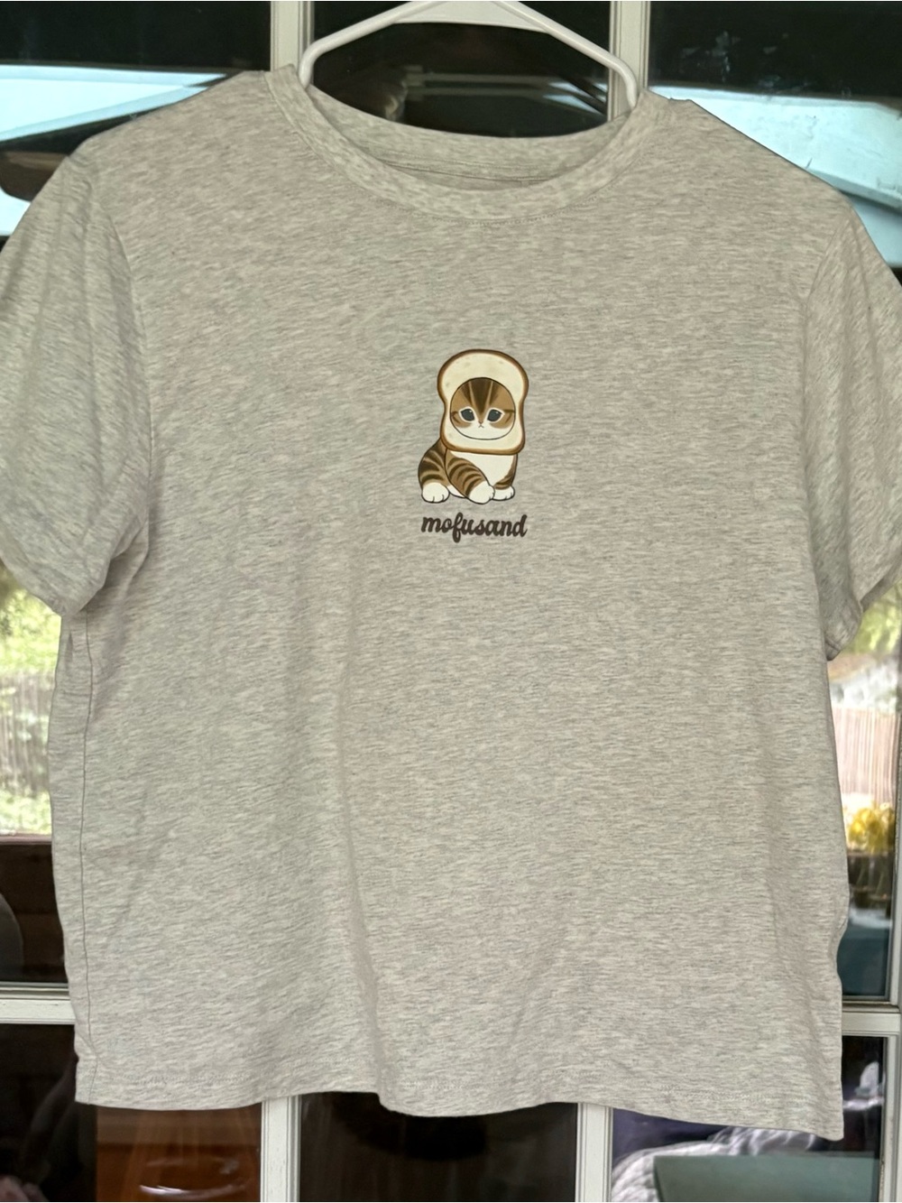Uniqlo UT Mofusand Graphic Cropped Tee. Large.